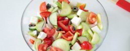 Шаг 8: греческого салата с цуккини и помидорами