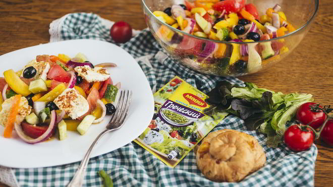 Рецепт Греческого салата с жареным адыгейским сыром