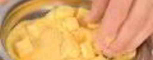 Шаг 1: греческого салата с жареным сыром