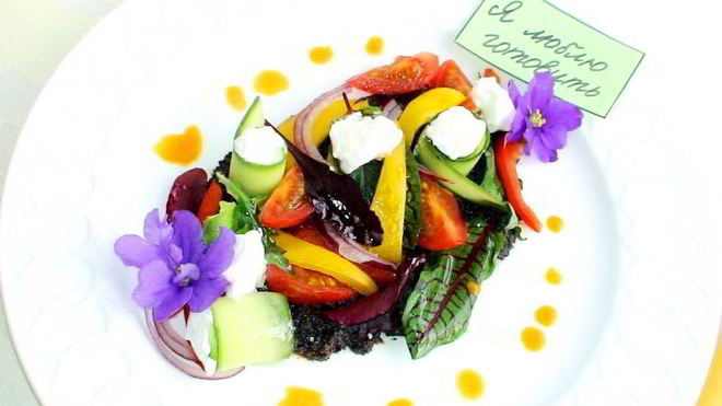 Рецепт Греческого салата в новом стиле с молодой зеленью