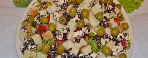 Шаг 8: классического греческого салата с сухариками и курицей