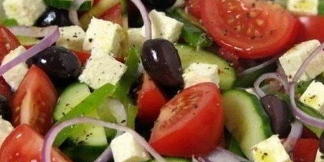 Рецепт овощного салата по-гречески с оливковым маслом