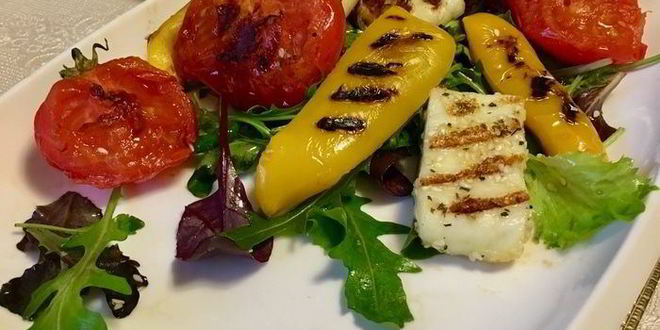Рецепт салата-гриля с сыром халуми по-гречески