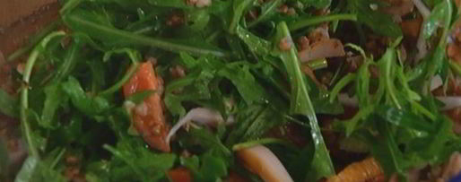 Шаг 10: салата из гречки с копченой курицей, помидорами и руколой