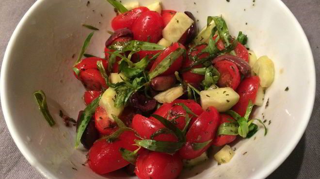 Рецепт Салата из помидоров черри с тархуном в греческом стиле