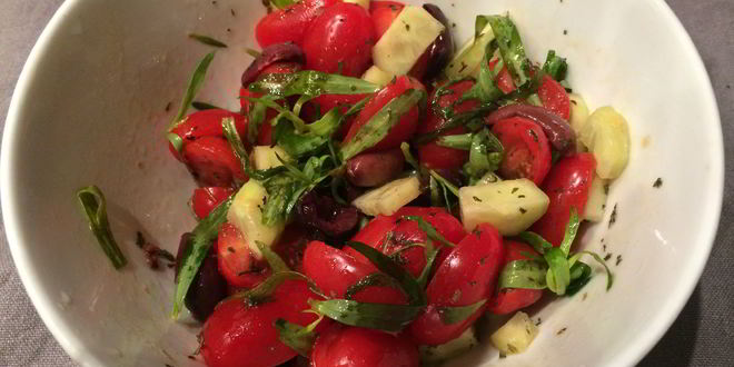 Рецепт салата из помидоров черри с тархуном в греческом стиле