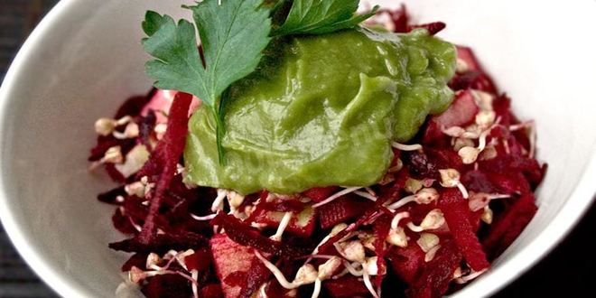 Рецепт салата из пророщенной гречки яблок и свеклы
