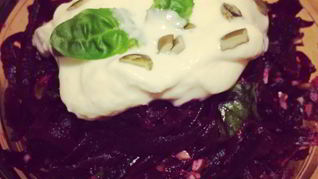 Рецепт Салата из свеклы с тыквенными семечками и греческим йогуртм