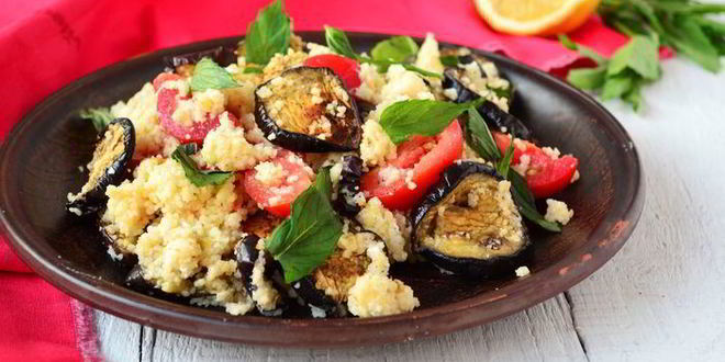 Рецепт салата по-гречески с печеными баклажанами и кус-кусом