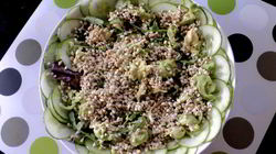 Рецепт Салата с авокадо огурцом и пророщенной гречкой