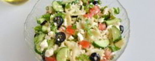 Шаг 4: салата с брынзой по-гречески