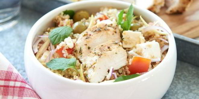 Рецепт салата с киноа и курицей по-гречески