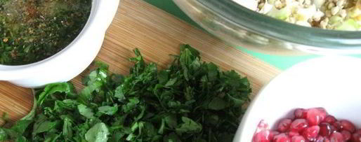 Шаг 10: салата с проростками зеленых зерен гречихи и гранатом