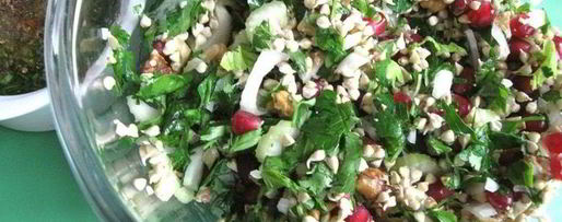 Шаг 12: салата с проростками зеленых зерен гречихи и гранатом