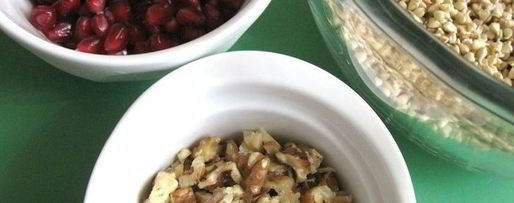 Шаг 6: салата с проростками зеленых зерен гречихи и гранатом