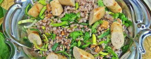 Шаг 10: теплого салата из гречки с колбасками и сыром