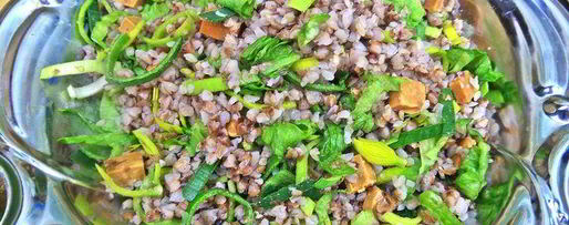 Шаг 7: теплого салата из гречки с колбасками и сыром