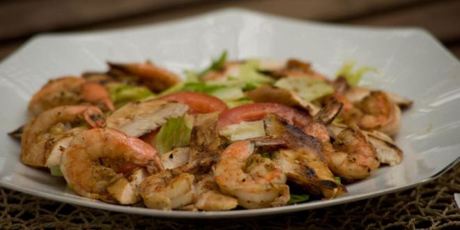 Рецепт гриля-салата с курицей и креветками