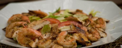 Шаг 4: гриля-салата с курицей и креветками