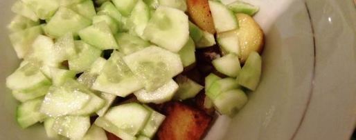 Шаг 5: горячего картофельного салата с острым соусом