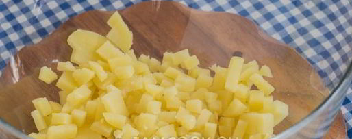 Шаг 3: картофельного салата с адыгейским сыром