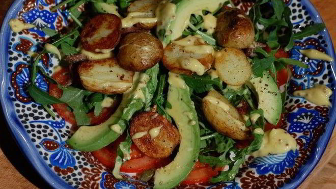 Рецепт Картофельного салата с авокадо и домашним майонезом