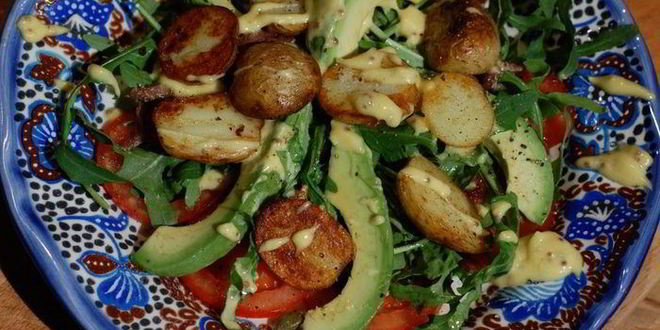 Рецепт картофельного салата с авокадо и домашним майонезом