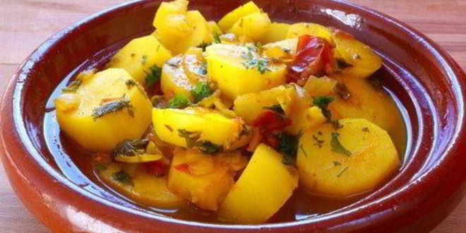 Рецепт картофельного салата с клюквой и яблочным соусом