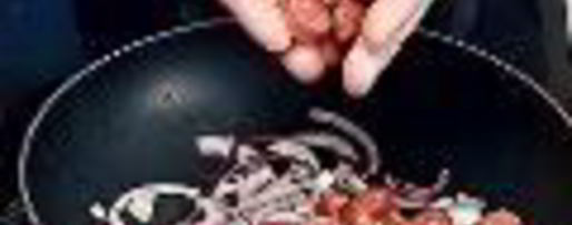 Шаг 2: картофельного салата с копченостями