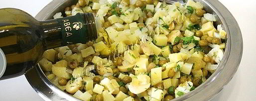 Шаг 8: картофельного салата с маринованными грибами