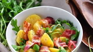 Рецепт Картофельного салата с руколой и беконом