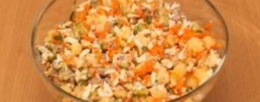 Шаг 3: картофельного салата с соленым огурцом