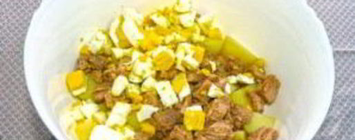 Шаг 5: картофельного салата с тунцом