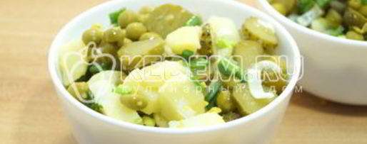 Шаг 5: картофельного салата с зеленым горошком