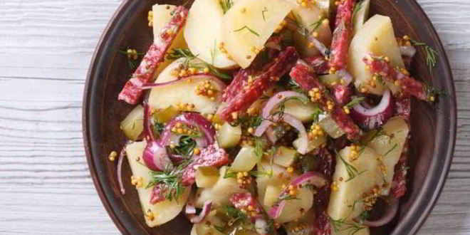 Рецепт салата из молодого картофеля с колбасой
