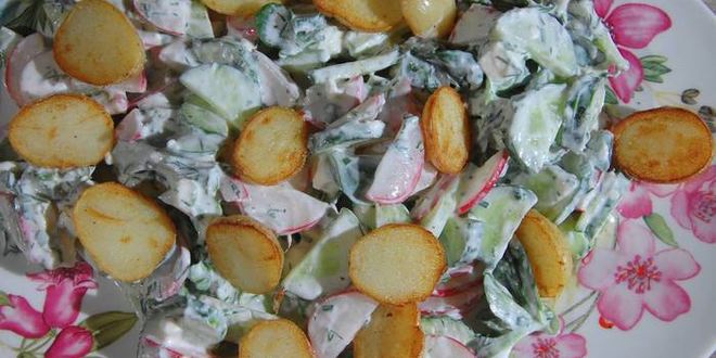 Рецепт салата из молодого картофеля с редисом и заправкой из феты