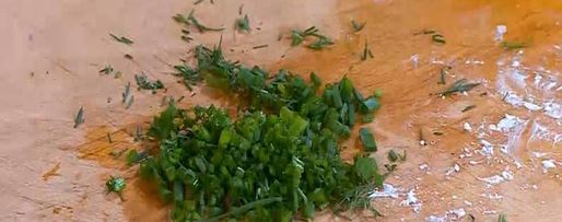 Шаг 7: салата из молодого картофеля с редисом и заправкой из феты