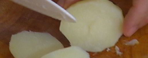 Шаг 7: салата из молодого картофеля с сельдью и редиской