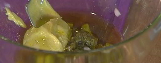 Шаг 9: салата с картофелем, беконом, фасолью и яйцами пашот