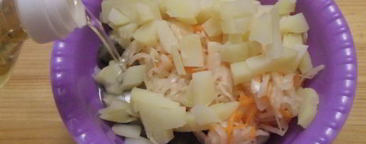 Шаг 5: салата с картофелем и соленьями