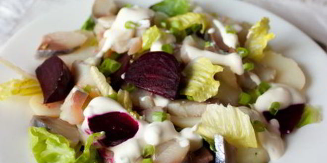 Рецепт салата с картофелем, свеклой и копченой скумбрией