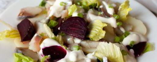 Шаг 8: салата с картофелем, свеклой и копченой скумбрией