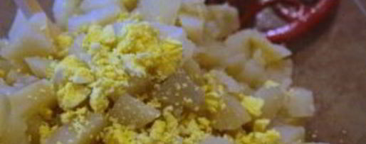 Шаг 2: салата с картошкой