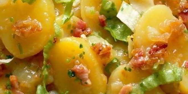 Рецепт теплого картофельного салата с хрустящим беконом