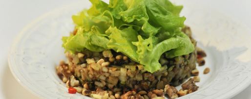 Шаг 3: теплого картофельного салата с орехами