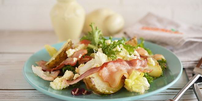 Рецепт теплого салата с картофелем и беконом