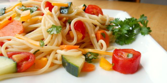 Рецепт летнего салата из спагетти и овощей