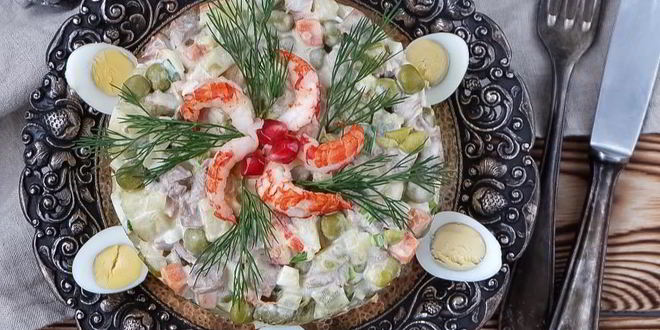 Рецепт королевского оливье с отварной телятиной и раковыми шейками