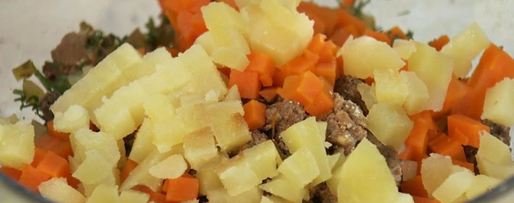 Шаг 2: оливье с говяжьей печенкой