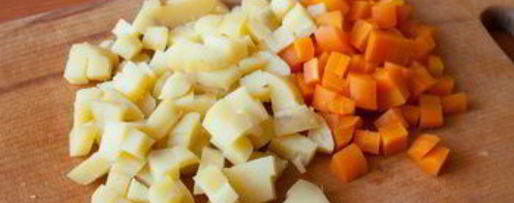 Шаг 1: оливье с копченым языком